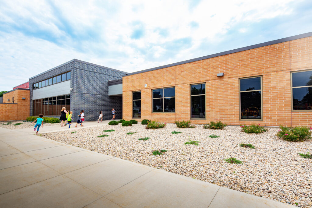 Exterior of Eagle Point Elementary School designed by Bray Architects